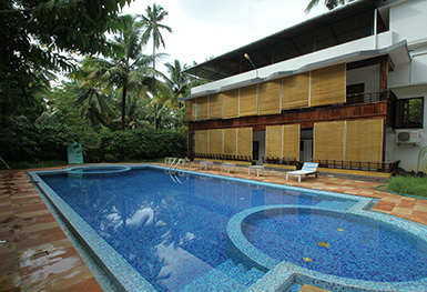 Pool view room at Rajapark